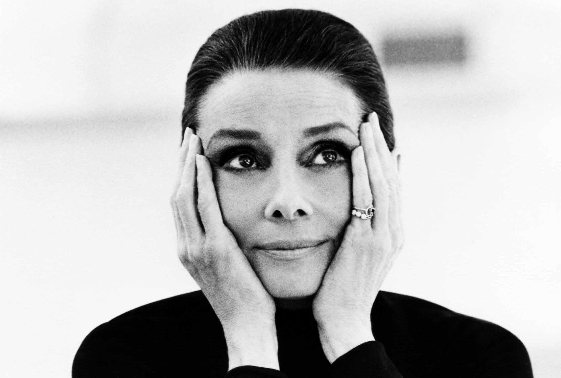 Audrey Hepburn: Il libro dedicato alla musa di stile ed eleganza degli anni  '50 e '60 - Shockwave Magazine