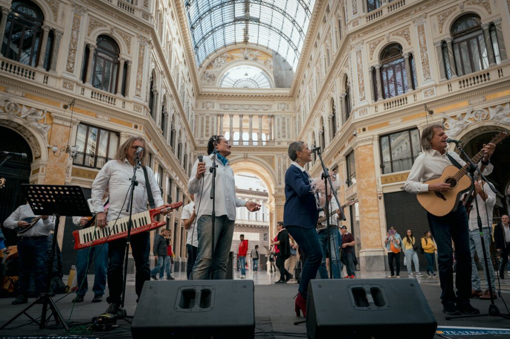 Nuova Orchestra Italiana, flash mob nella Galleria Umberto I 3