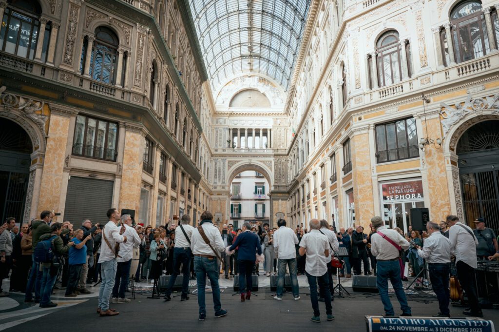 Nuova Orchestra Italiana, flash mob nella Galleria Umberto I 5