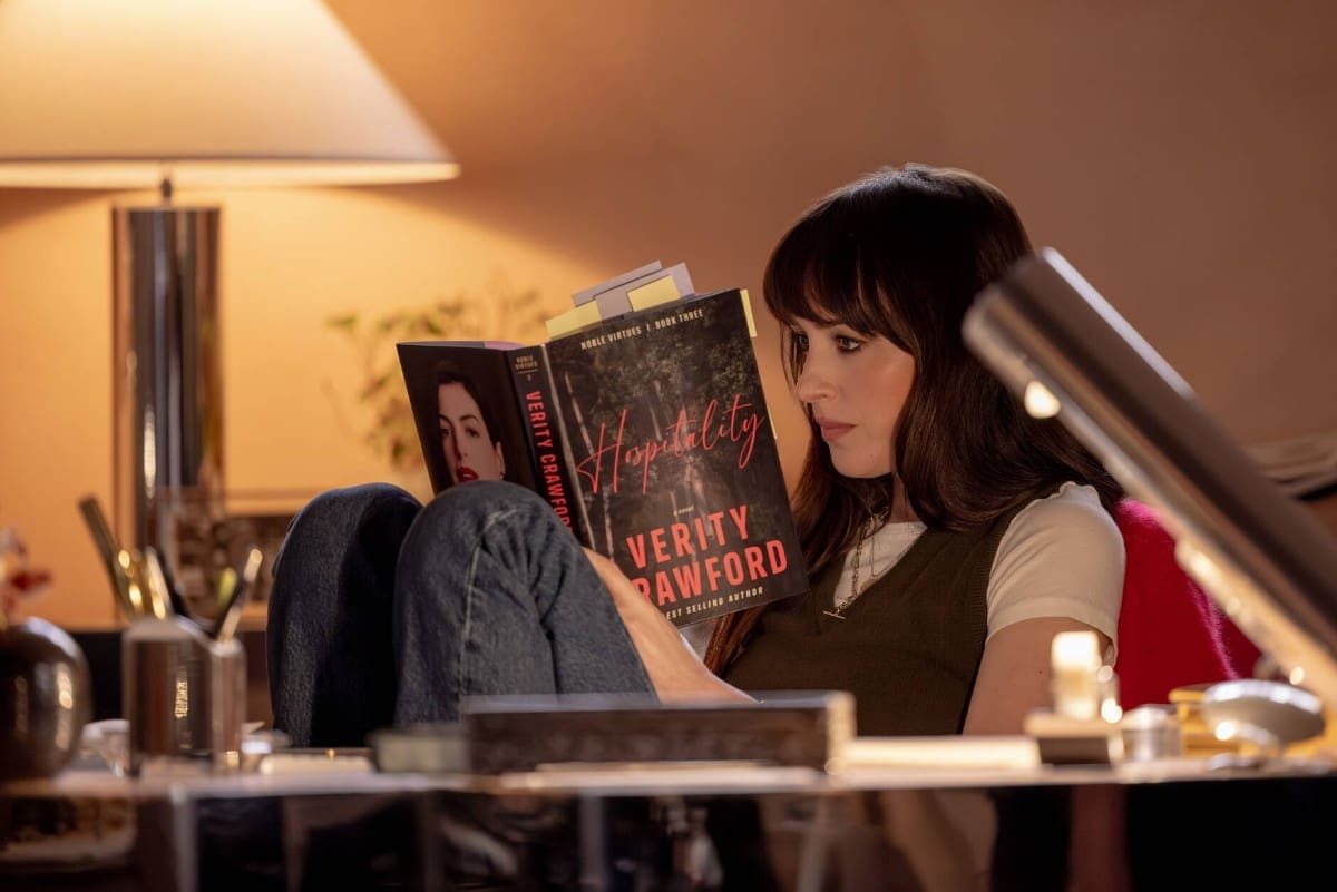 Verity con Anne Hathaway e Dakota Johnson presto al cinema: il trailer